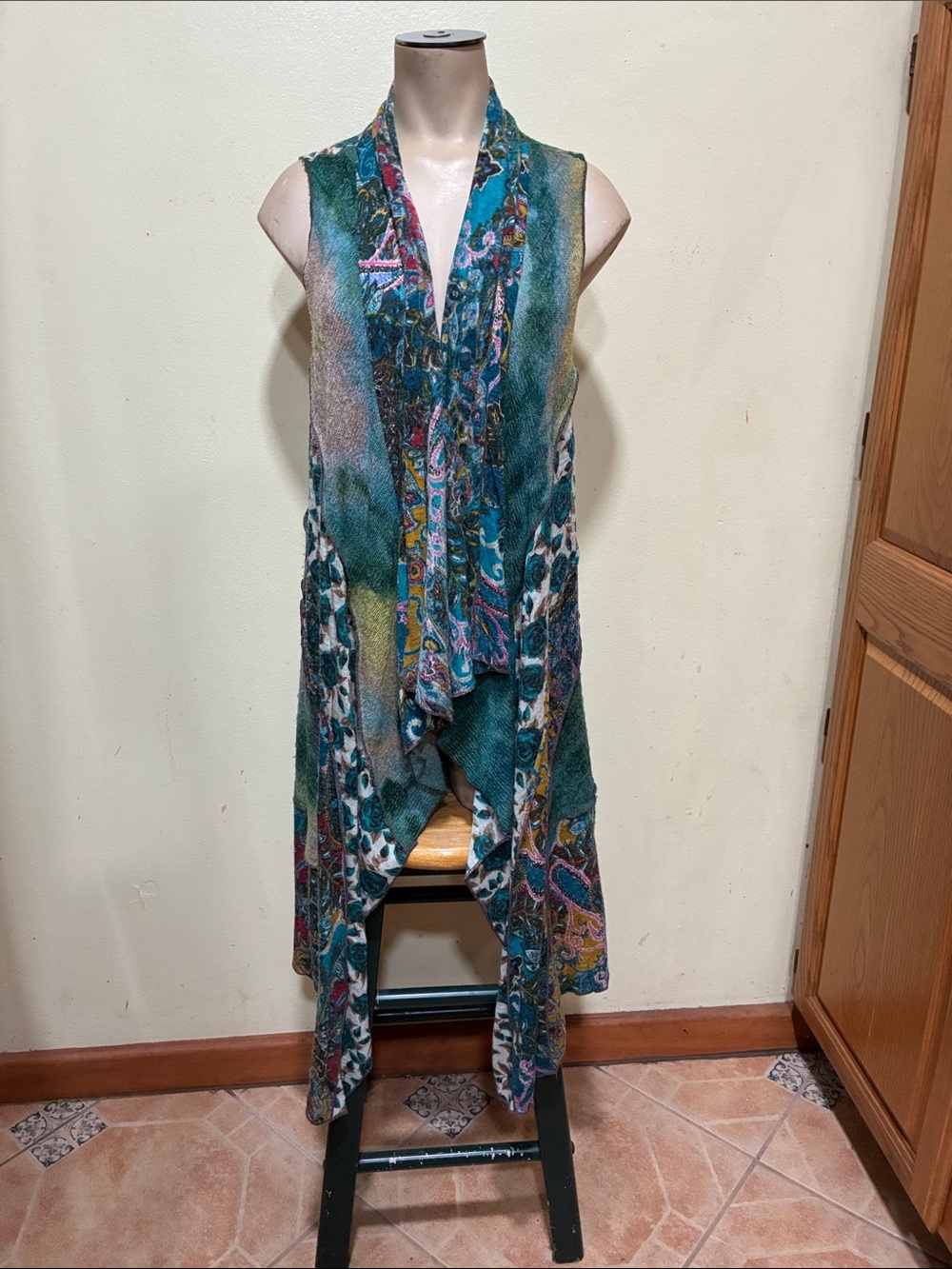 Fleur de Lis Collection Teal Multi Sleeveless Drape Cardigan Vest